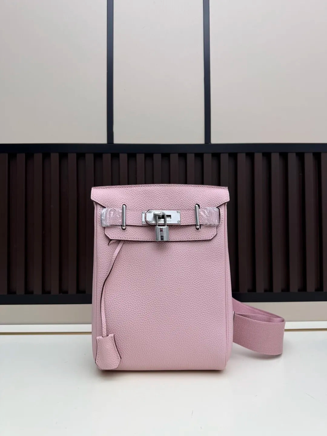 B1P36H46 Popular leather bag