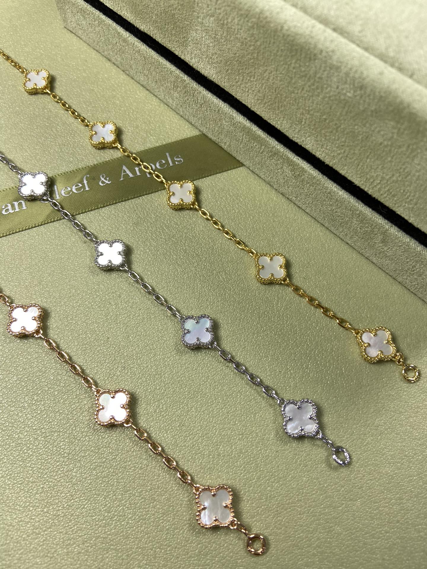 X5X94VA183K  Popular bracelets 6 flowers mini size 0.9cm flower