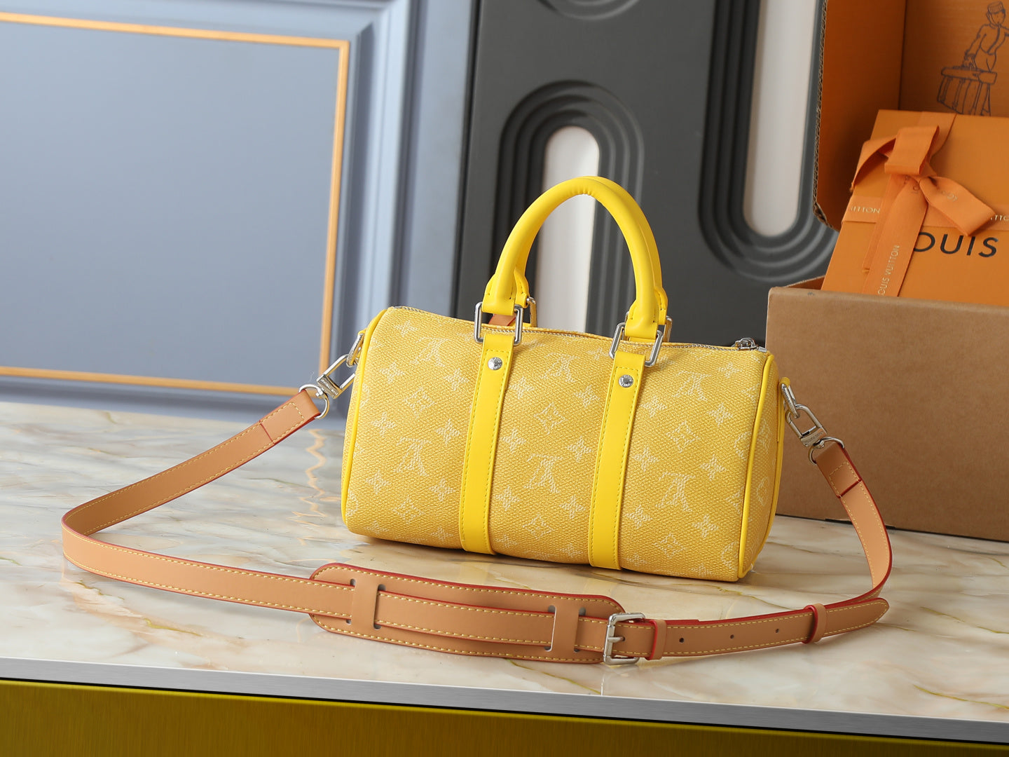 B1R76E50 Popular leather bag