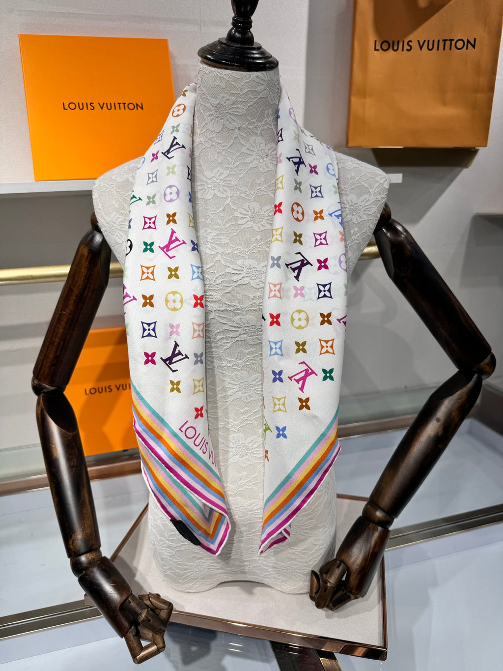 W1N55E89 Popular Silk Scarve