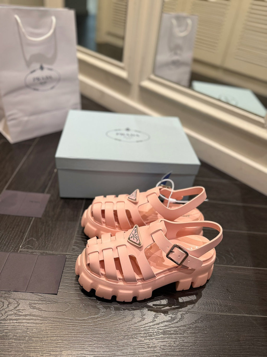 Z2R85P51  Popular high-quality shoes