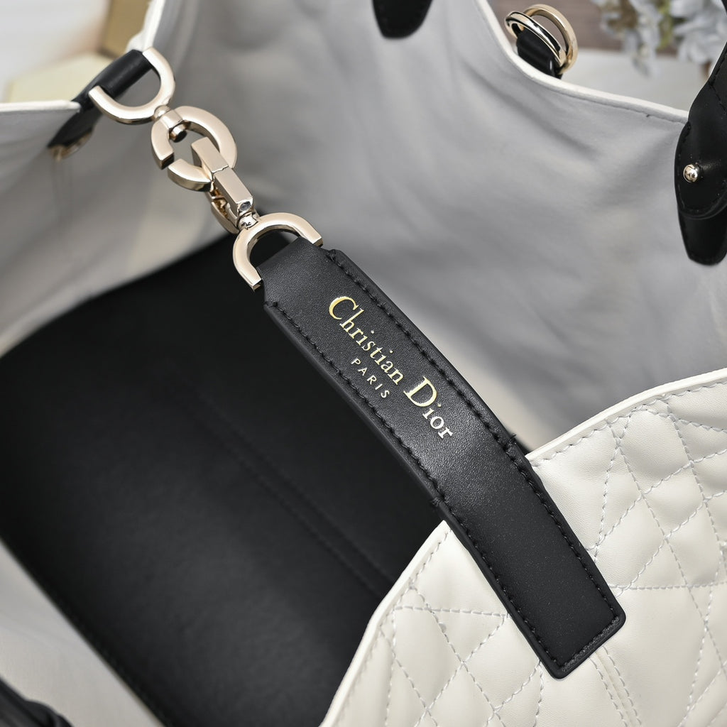 B1R76D40 Popular leather bag