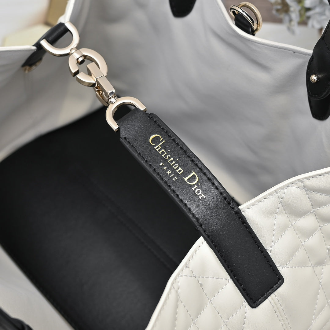 B1R76D40 Popular leather bag