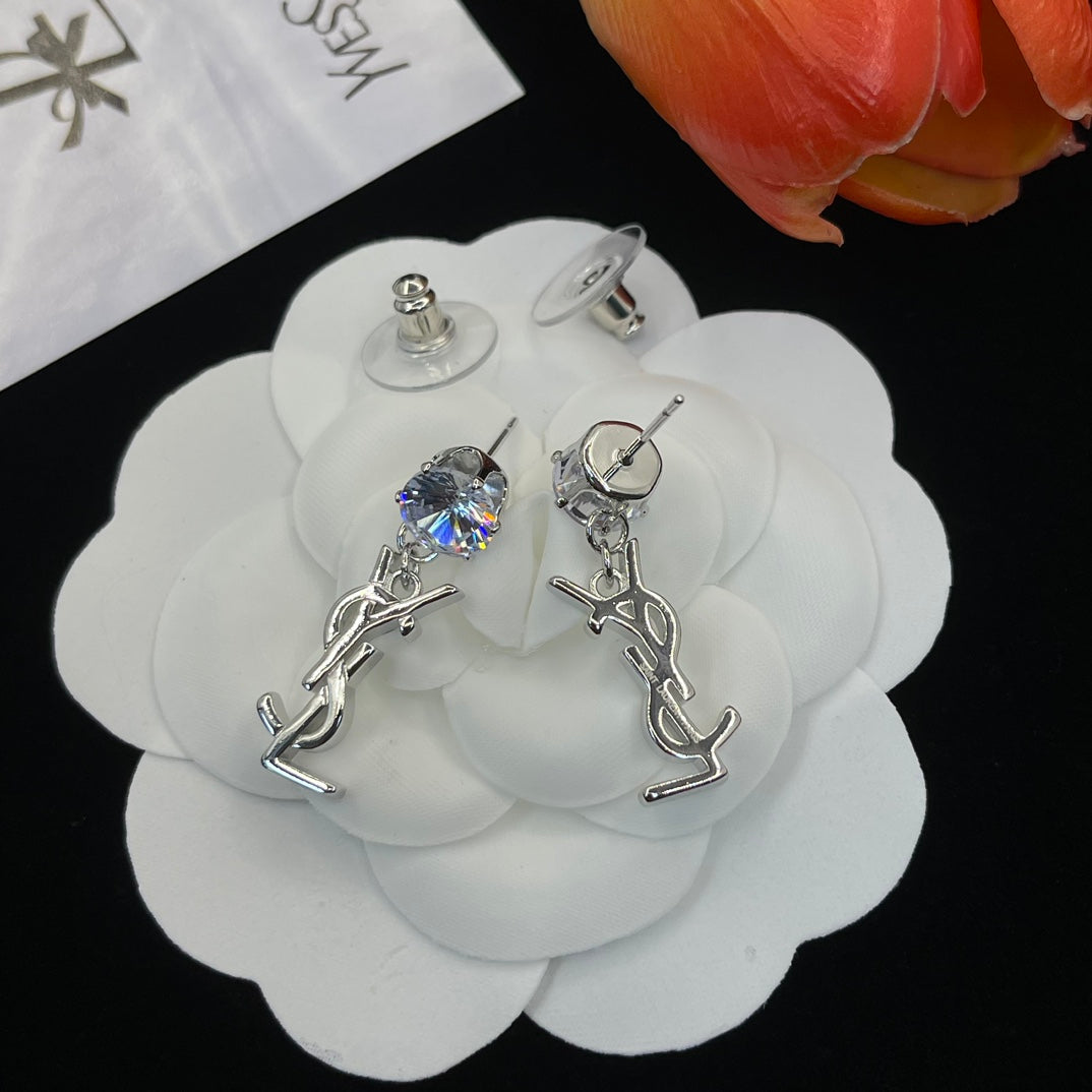 X1Z84SL610E Popular earrings