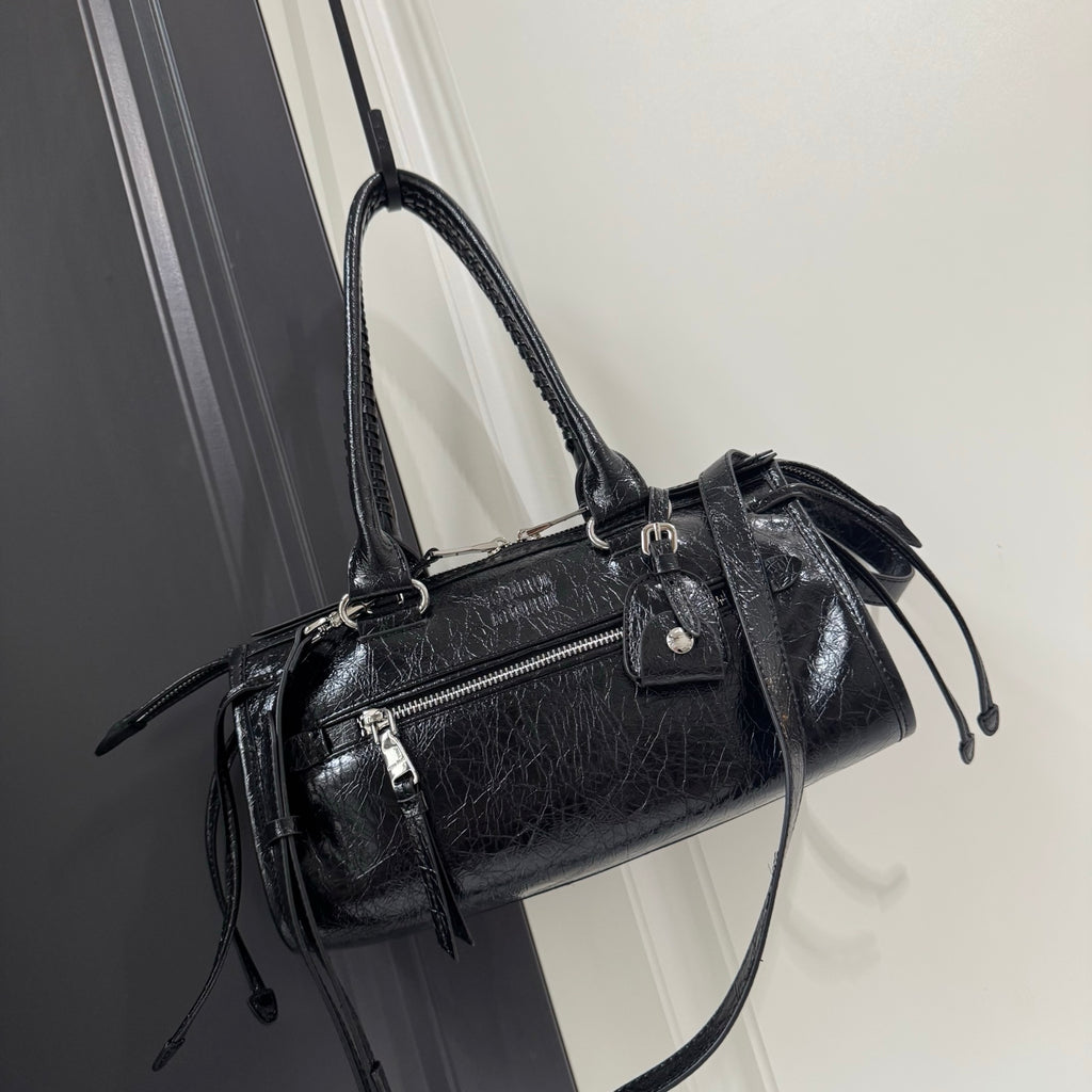 B1R76A21 Popular leather bag