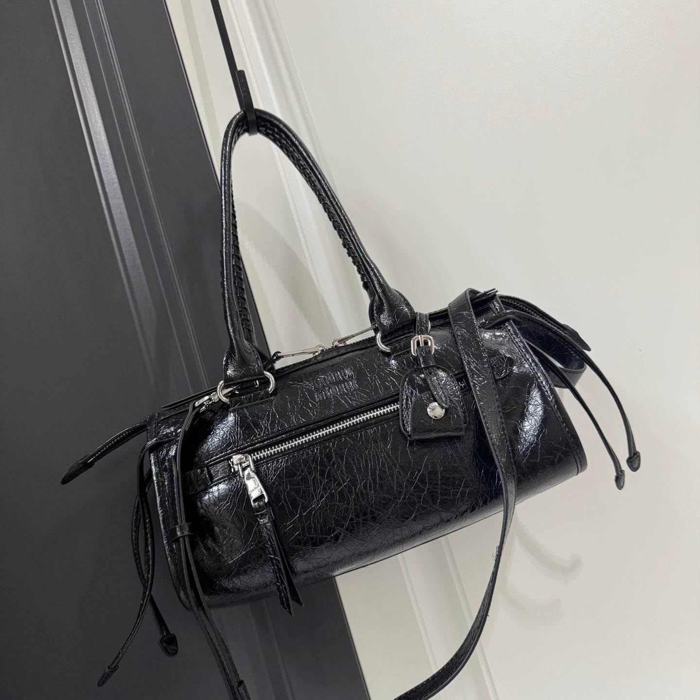 B1R76A21 Popular leather bag