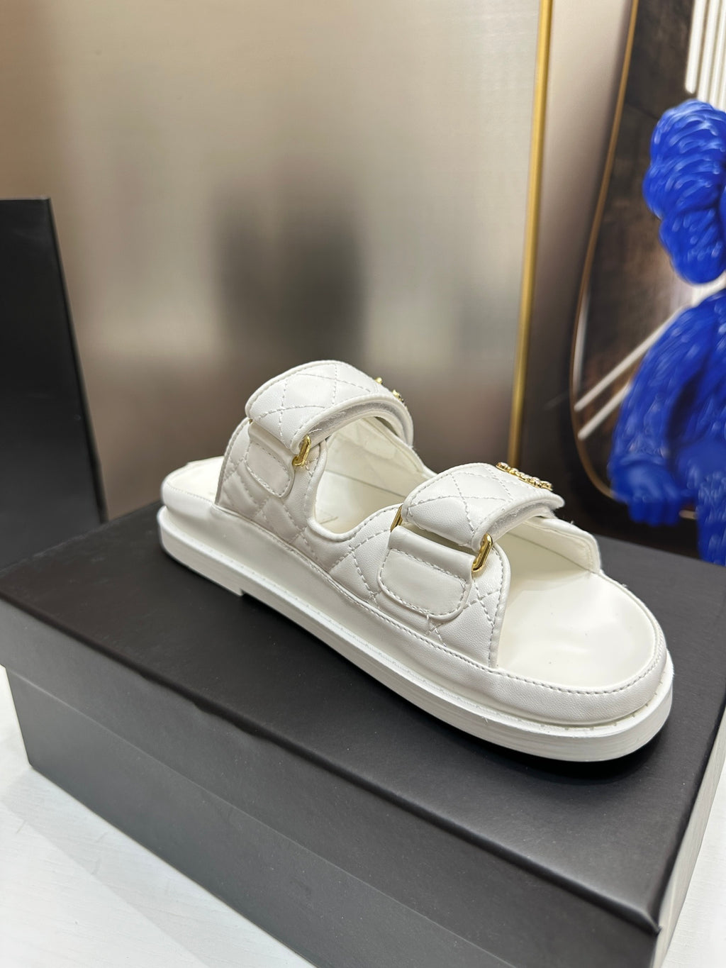 Z1R45C1  Popular sandals