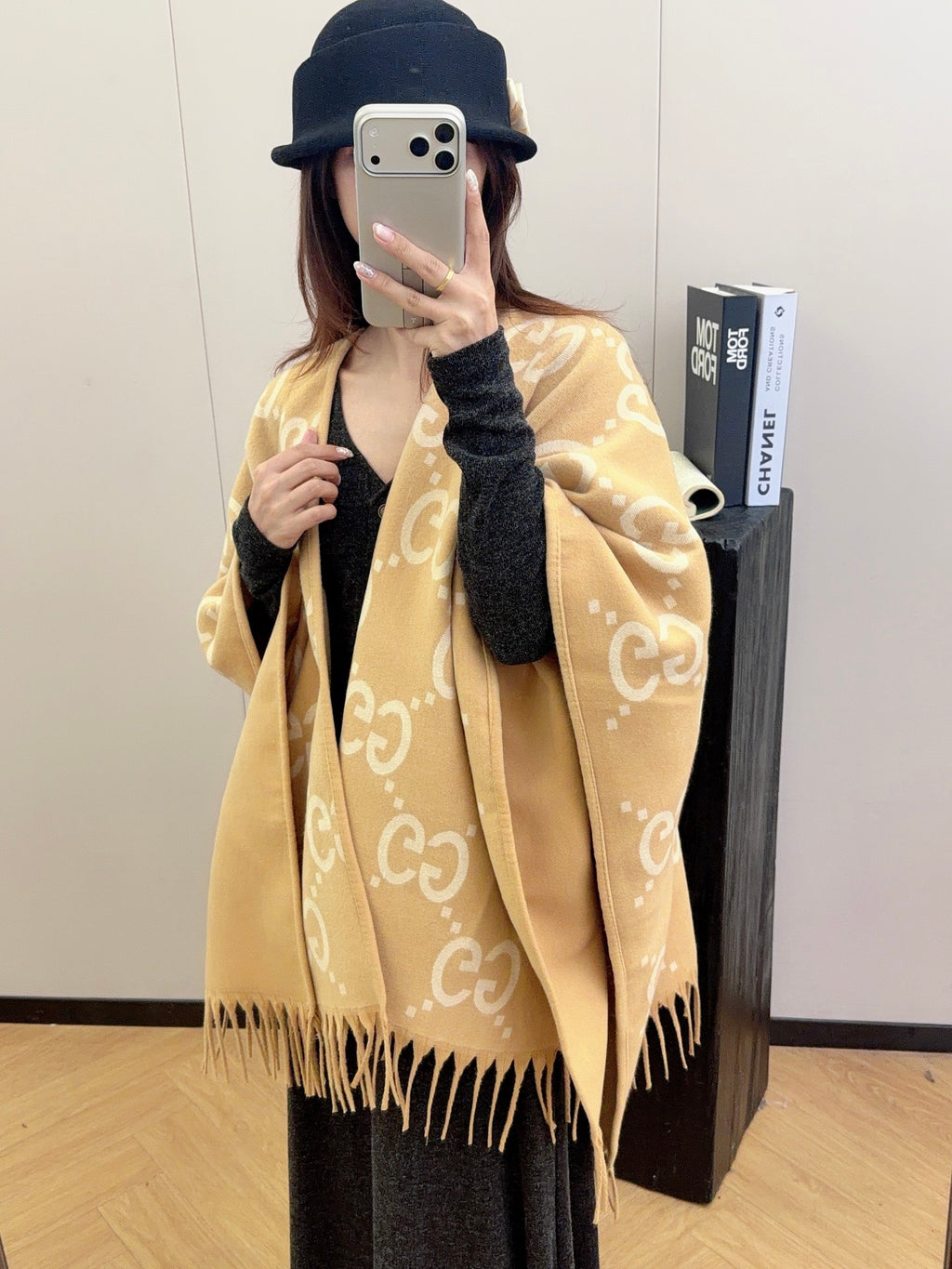 W1R86B58 Popular cape