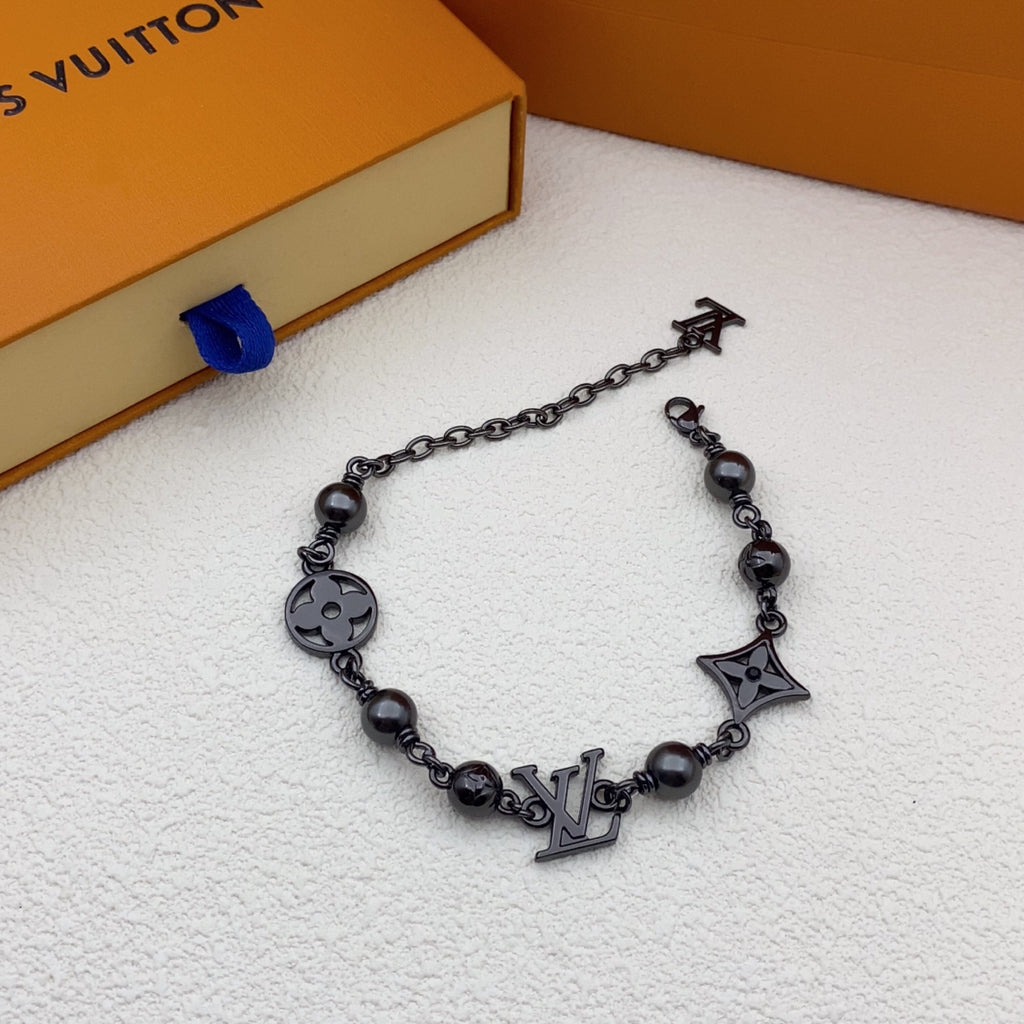 X1Q85E340X Popular Necklaces. Bracelets