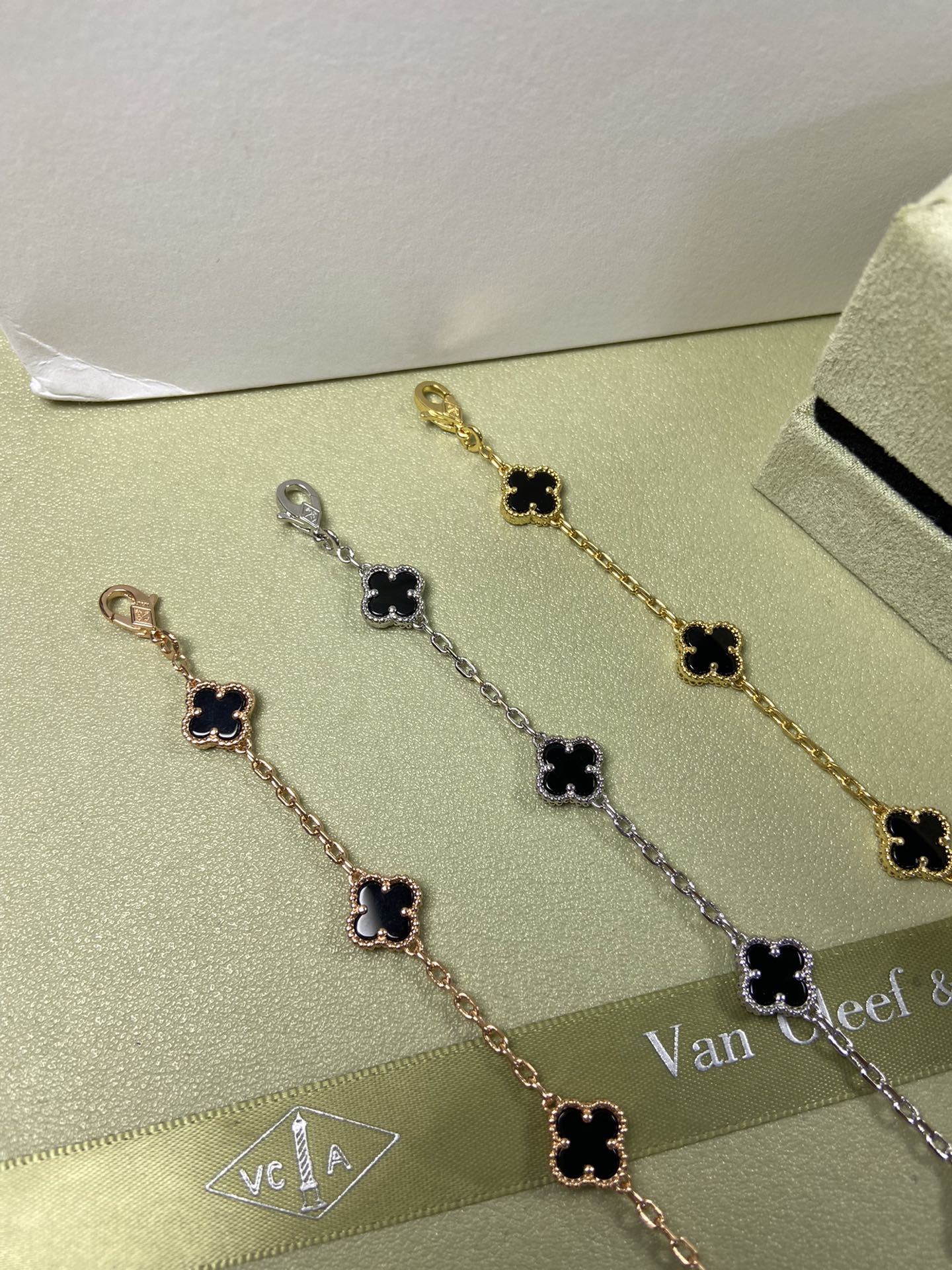 X5X94VA183K  Popular bracelets 6 flowers mini size 0.9cm flower