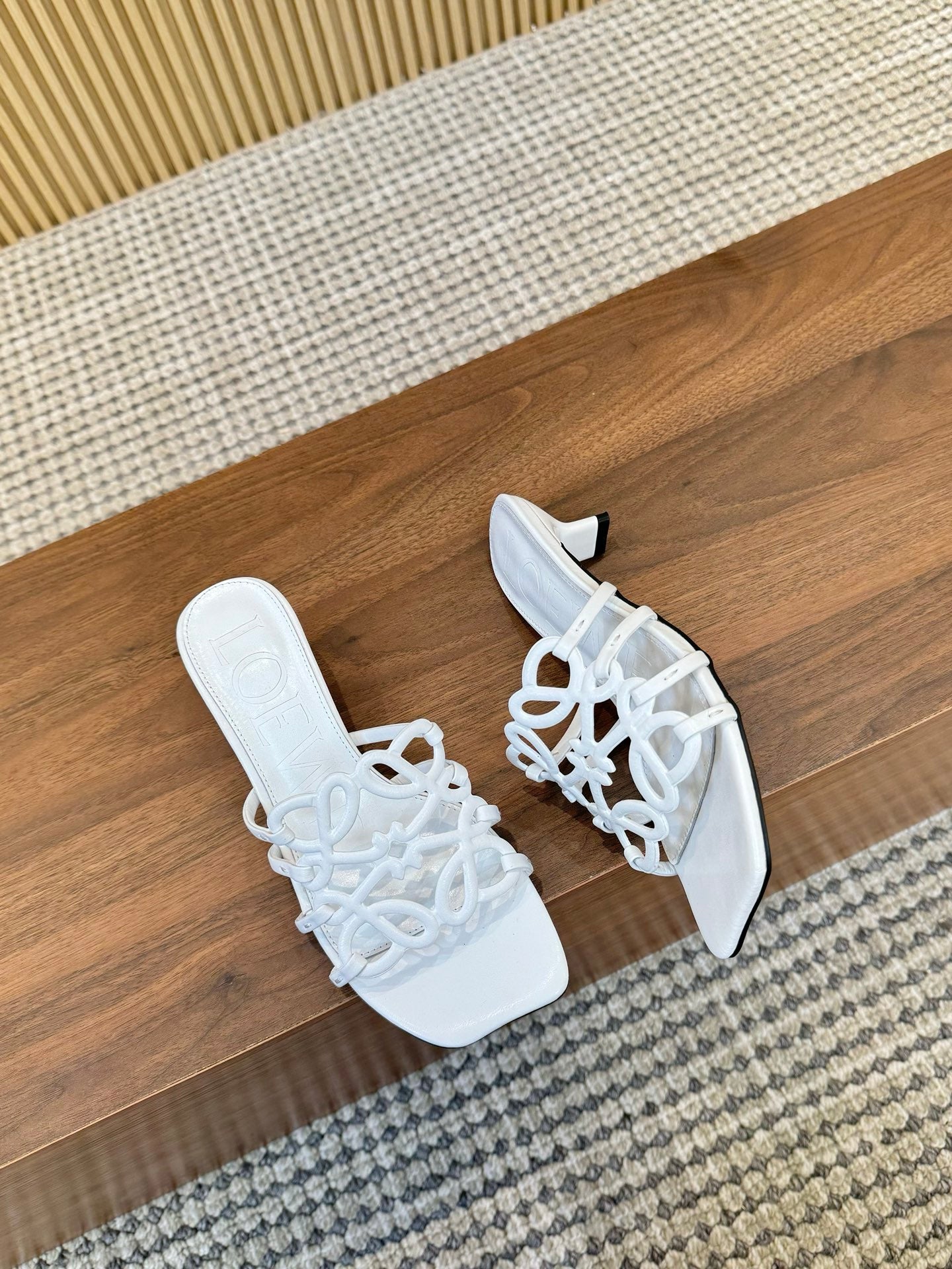 Z2Q55A33 Popular  leather Slippers
