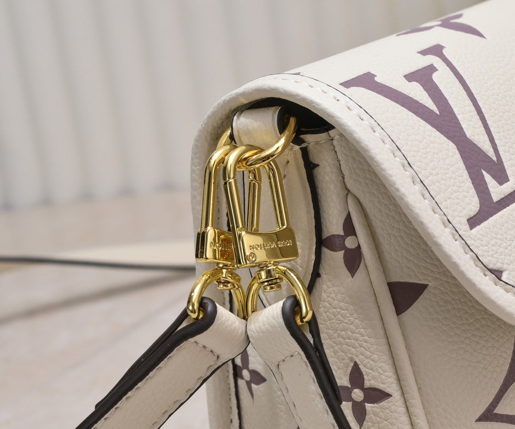 B1P36E40 Popular leather bag