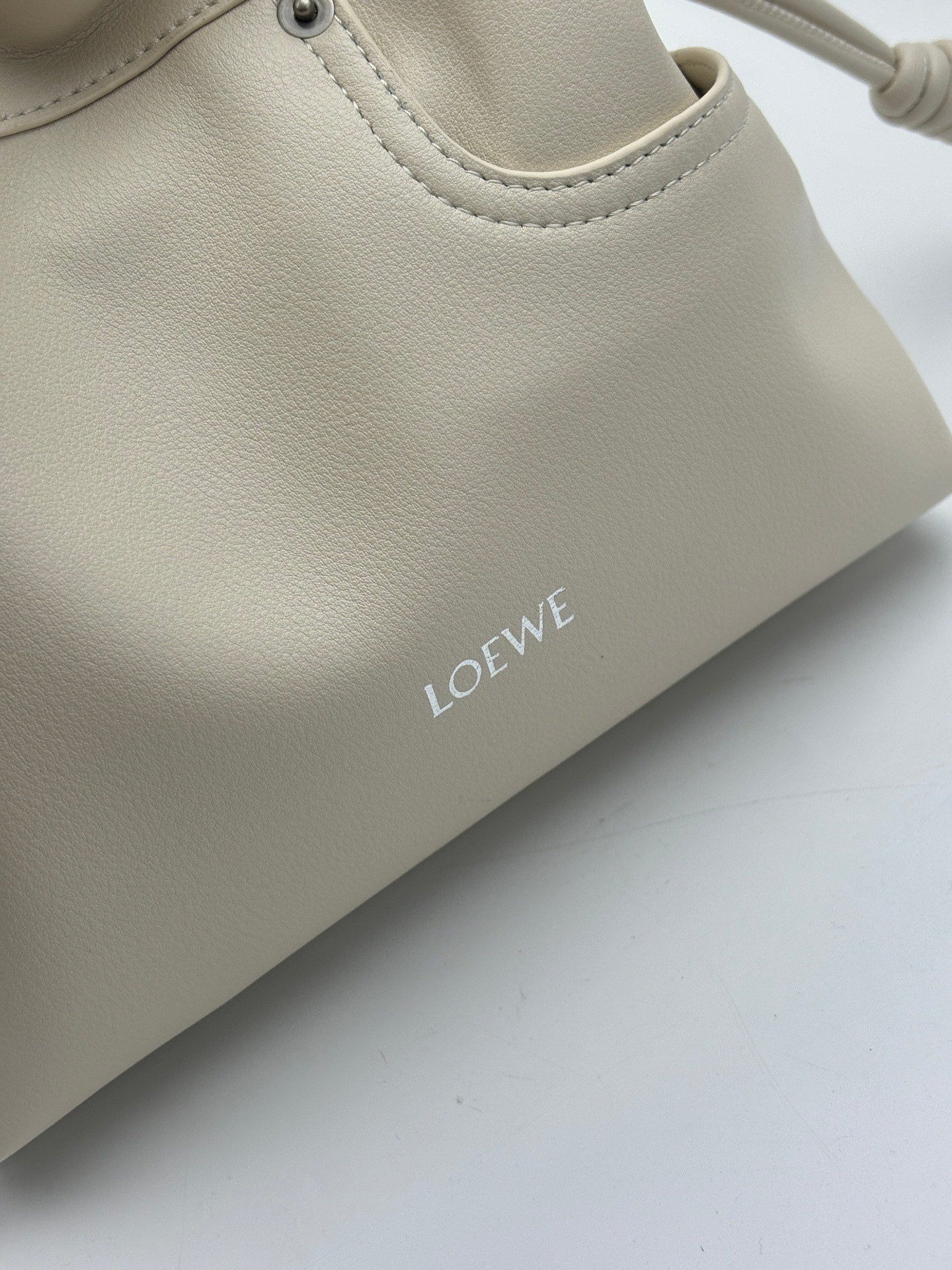 B1P36A47 Popular leather bag
