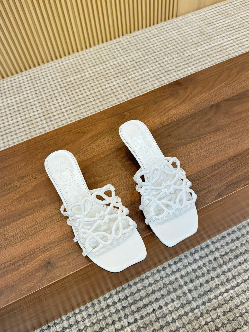 Z2Q55A33 Popular  leather Slippers