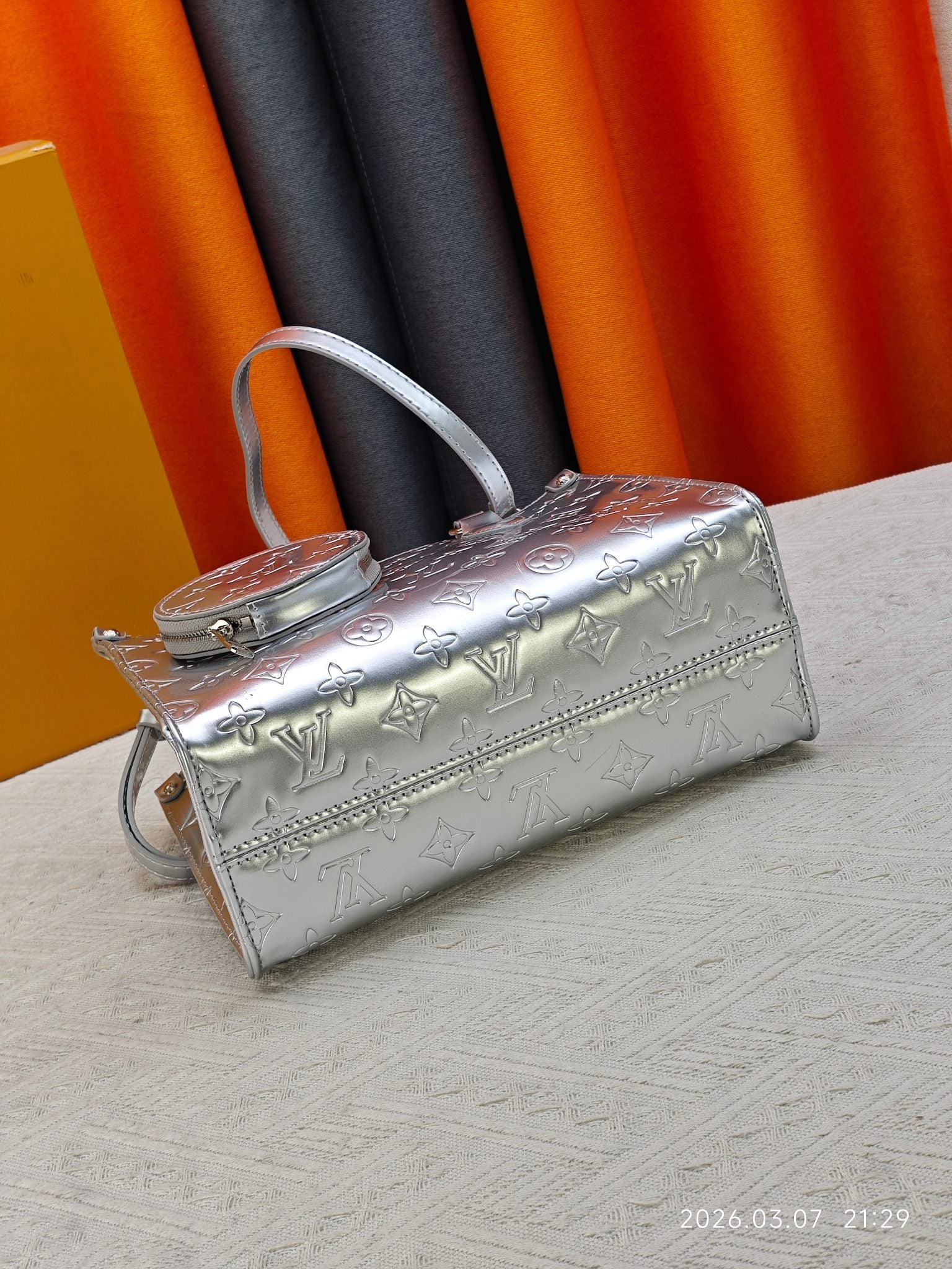 B1P36E34 Popular leather bag