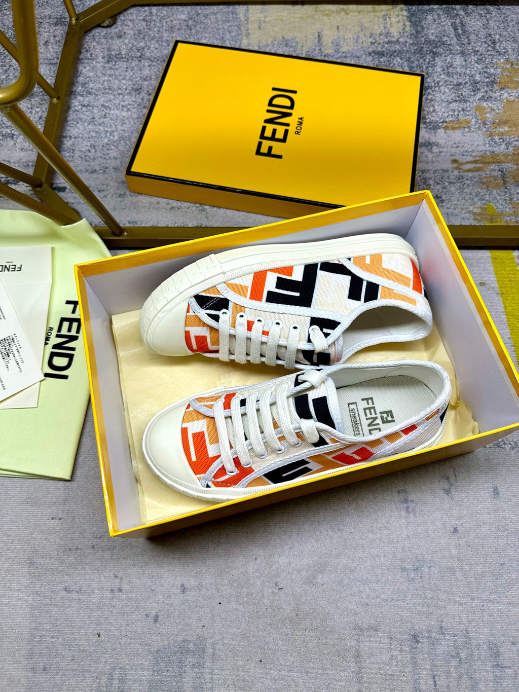 Z2R85F1  Popular Canvas sneakers