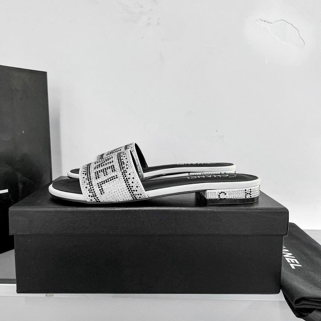 Z1ZC57 Popular sandals
