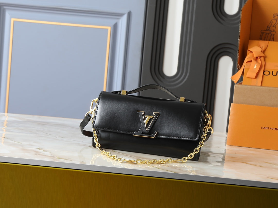 B1R15E145 Popular leather bag