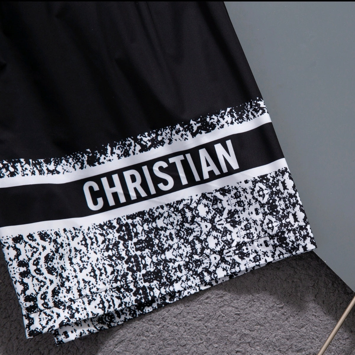 U1N36D22 Popular shorts
