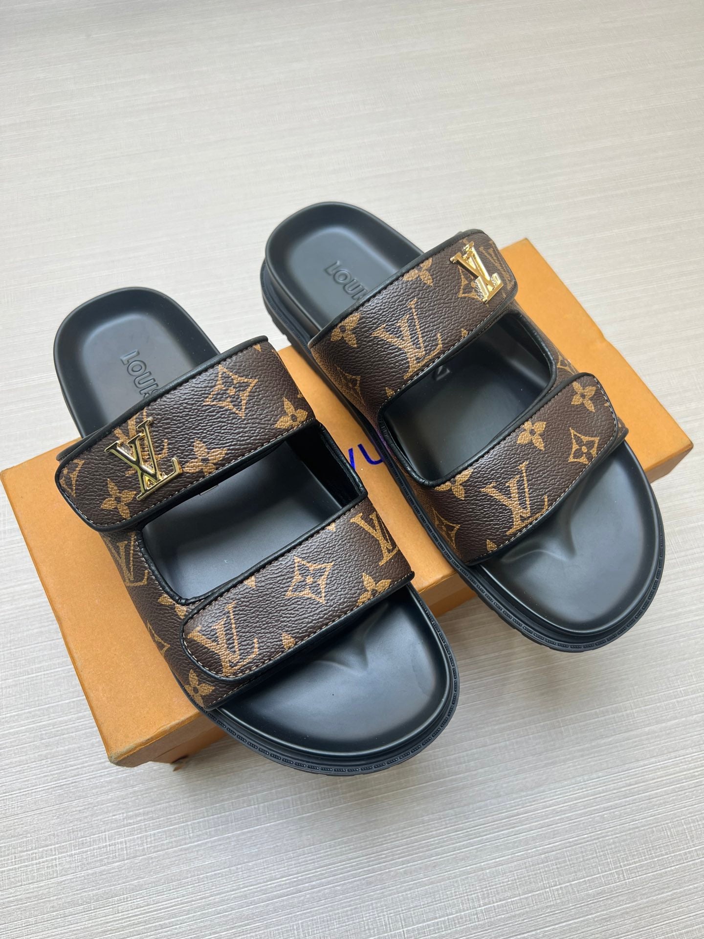 Z5ZE11 Popular slippers