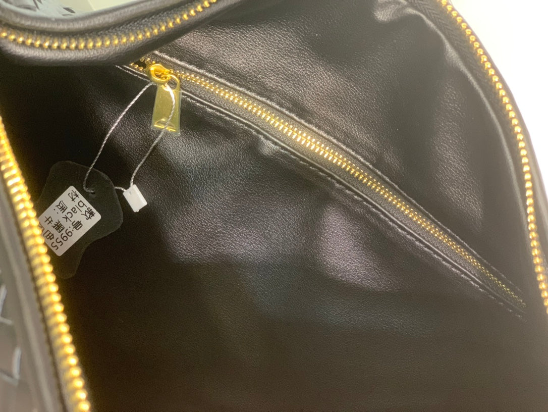 B1W35A116 Popular leather bag