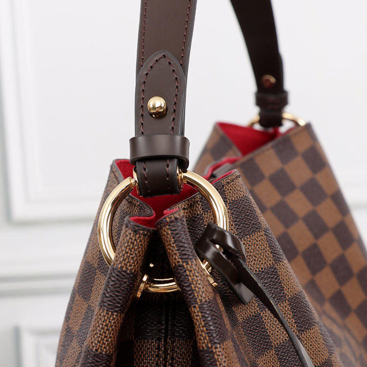 B1P11E84 Popular leather bag 