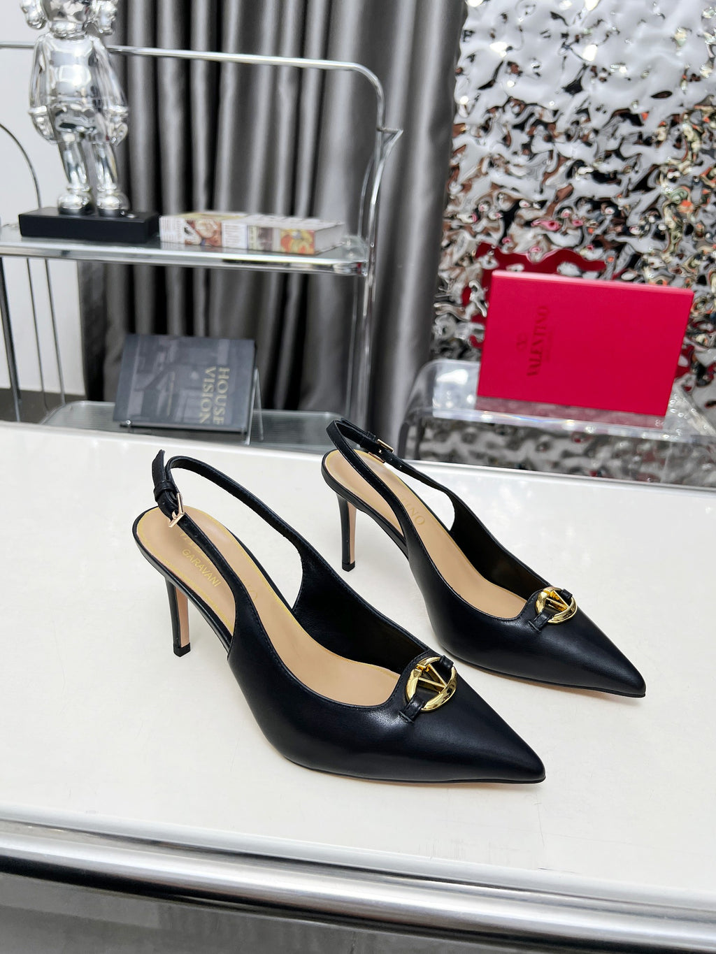Z2R45VL17  Popular leather  High heels