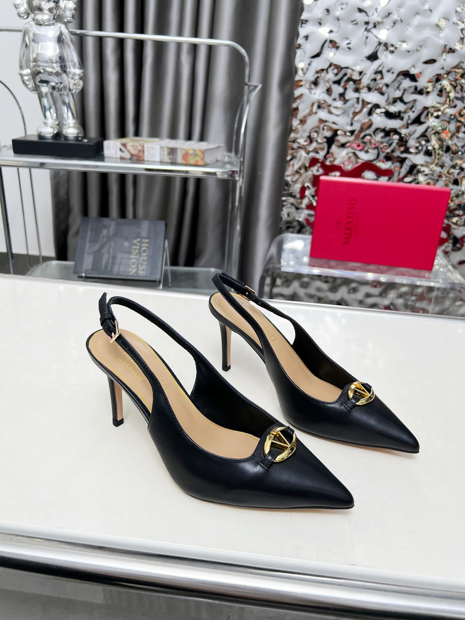 Z2R45VL17  Popular leather  High heels