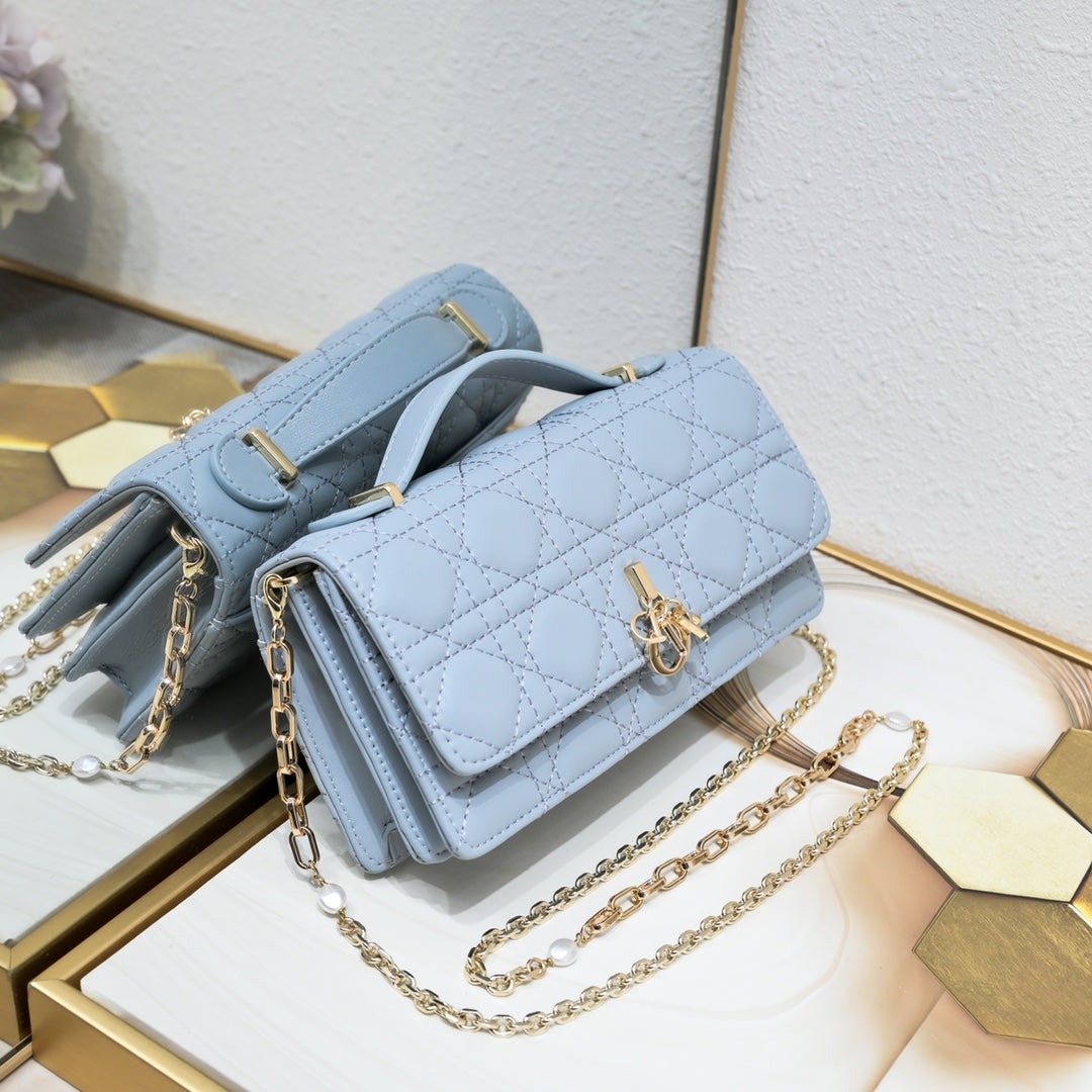 B1N36D28 Popular leather bag