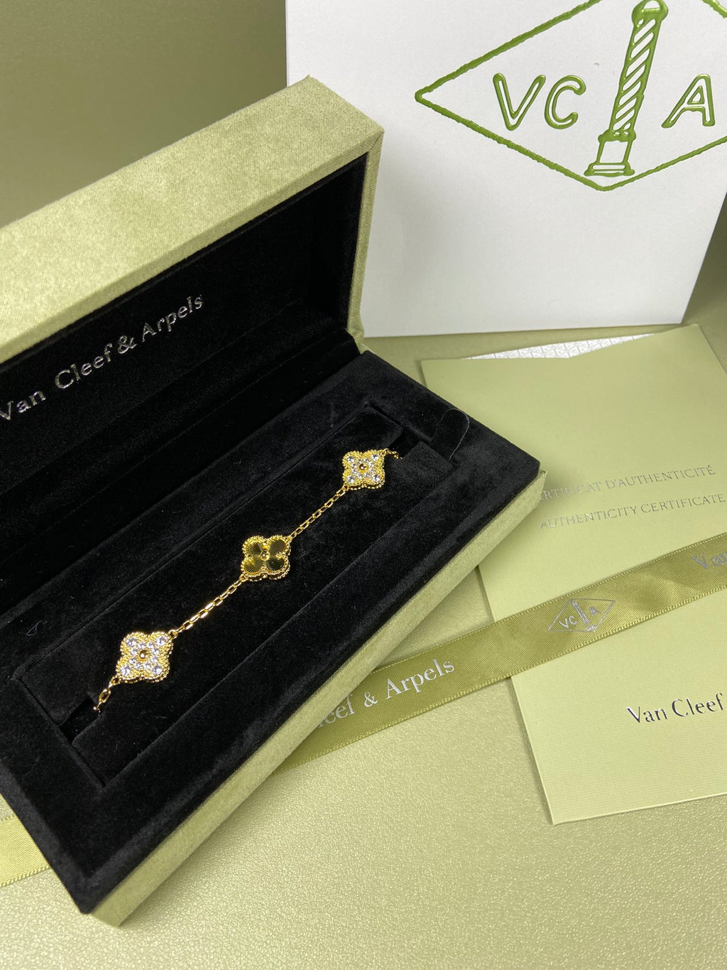 X5X94VA181K  Popular bracelets  5 flowers normal size1.5cm flower