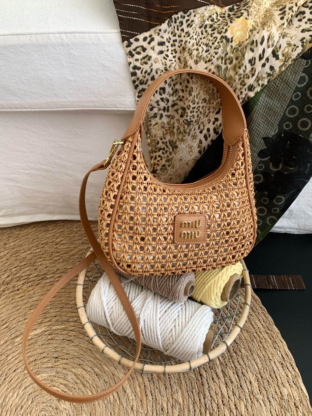 B1P36A51 Popular woven bag