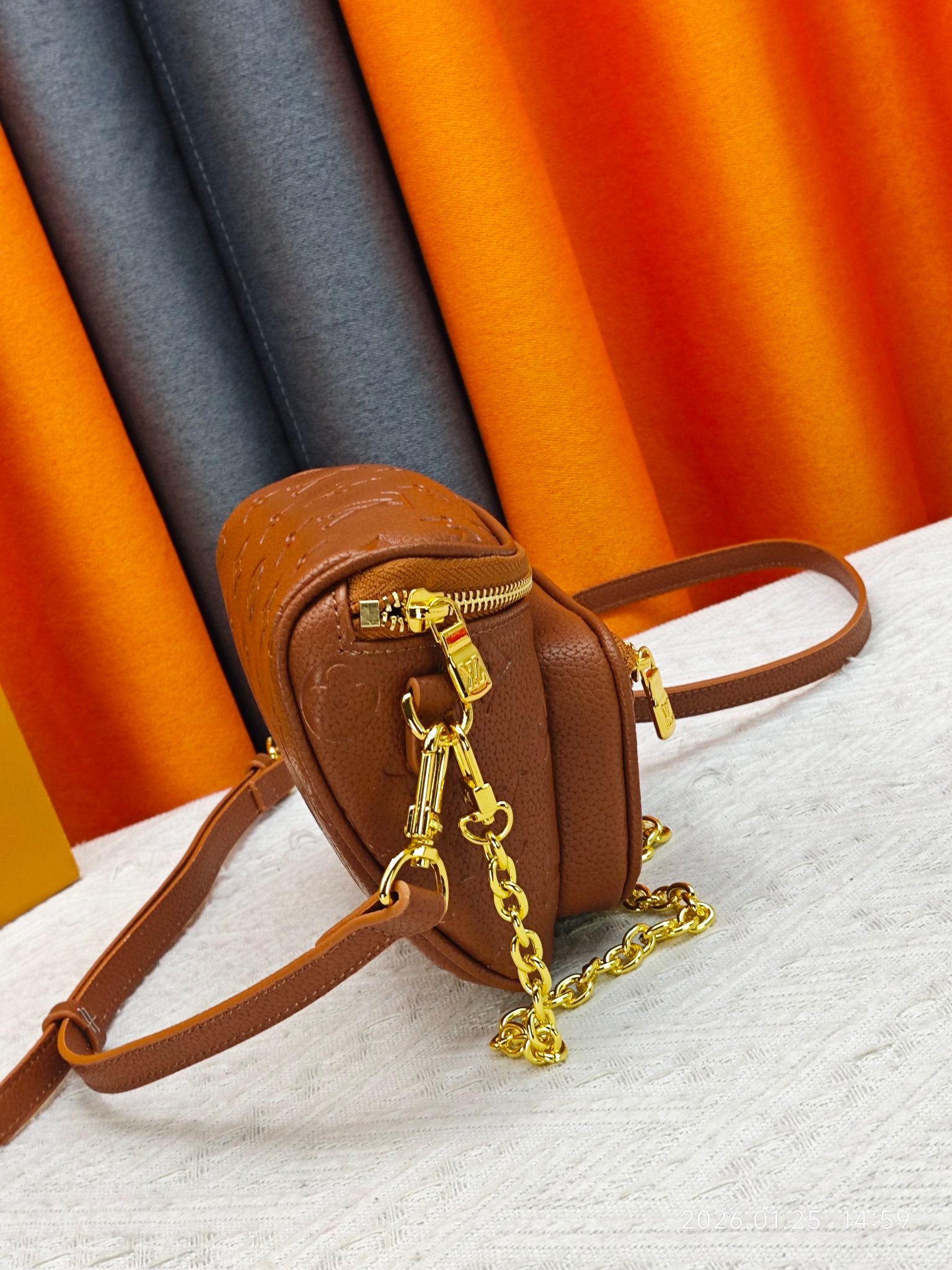 B1P46E75 Popular leather bag
