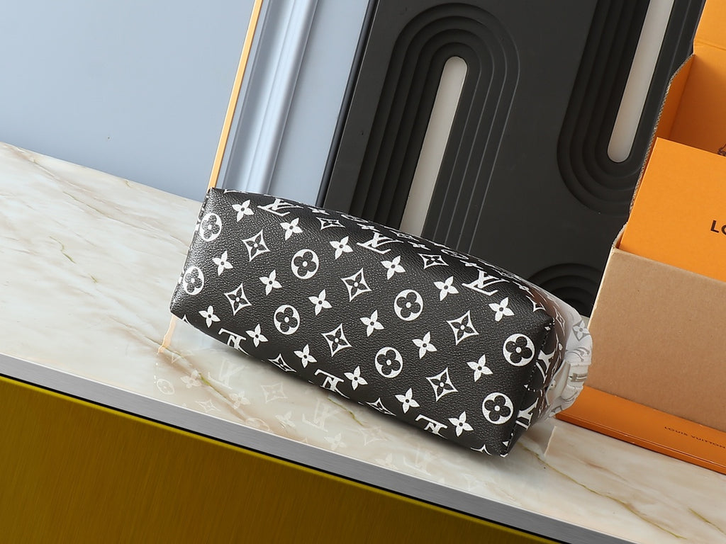 B1X104E61 Popular    leather bag