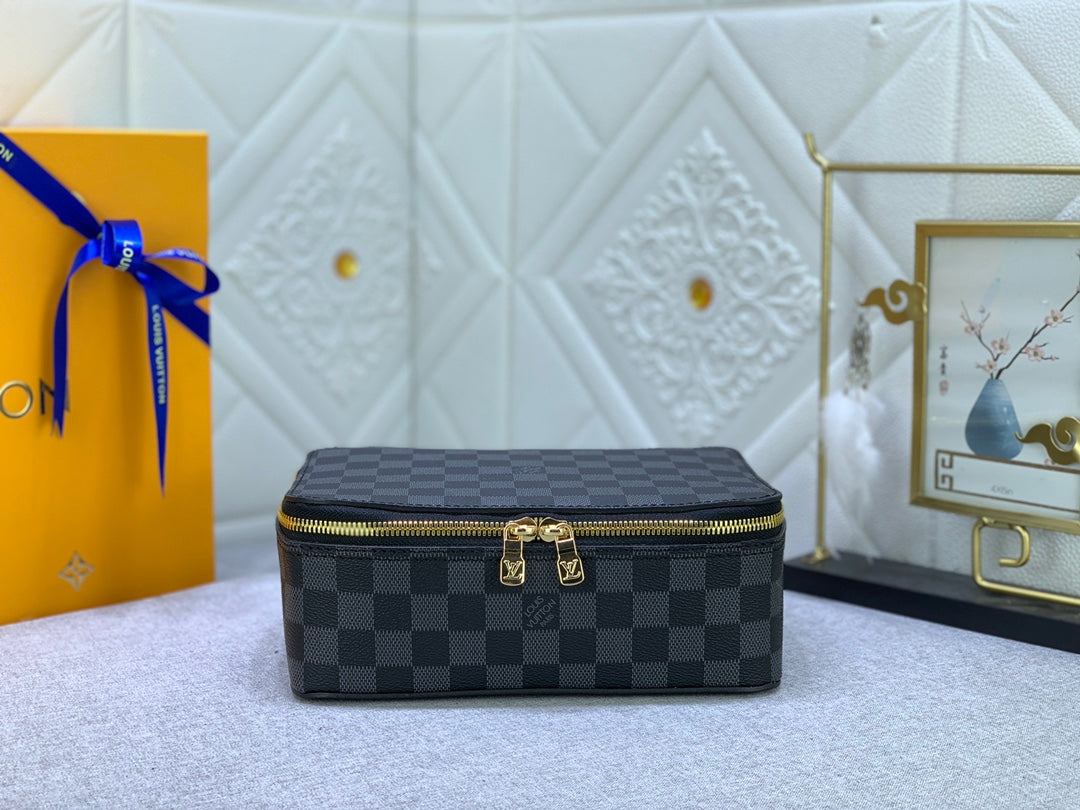 B1X34E272 Popular  leather bag 