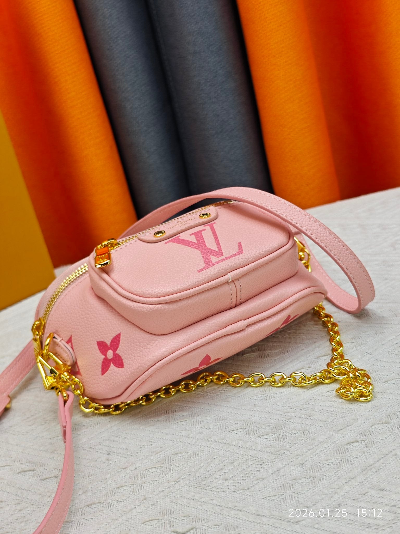 B1P46E76 Popular leather bag