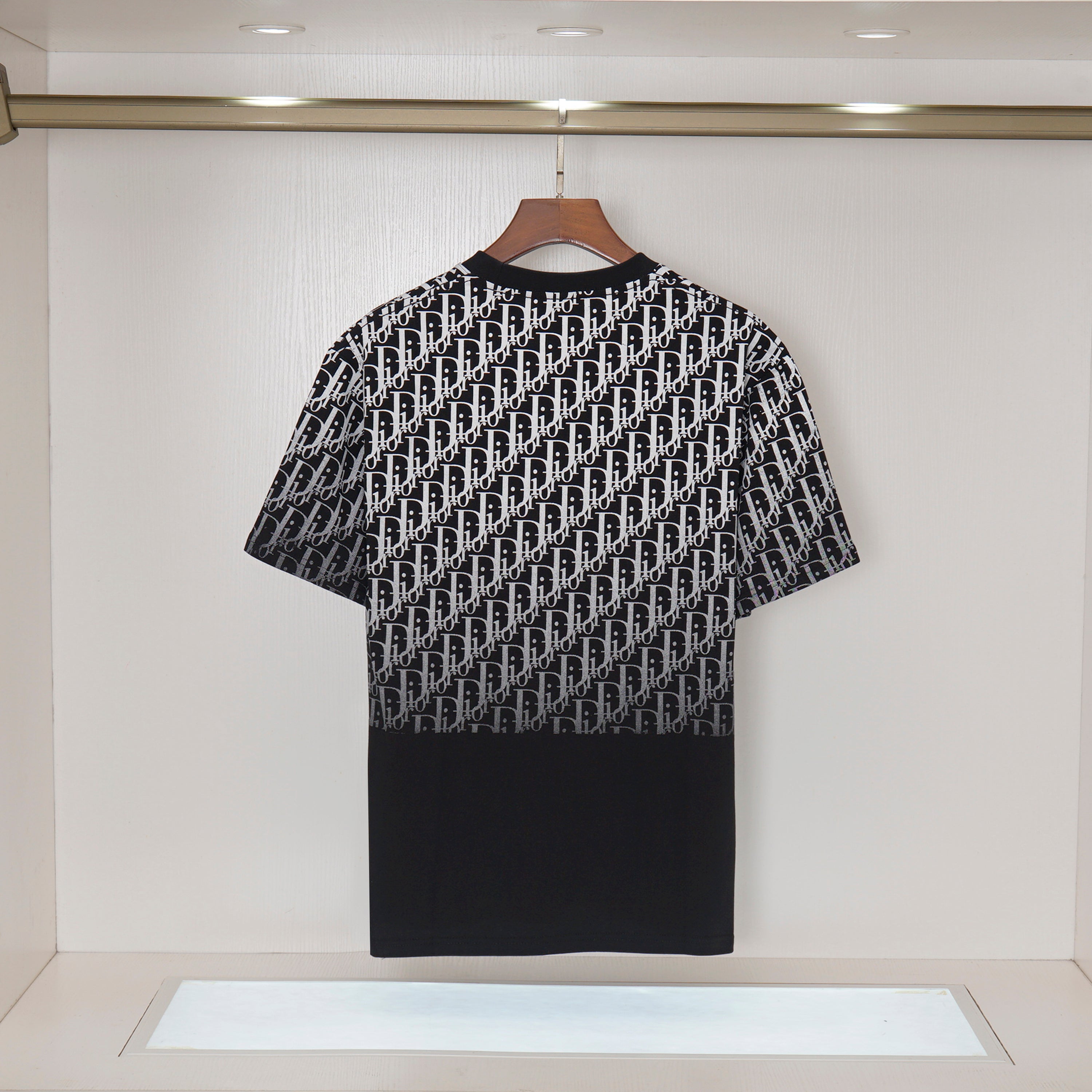 U1R76D11 Popular T-shirts