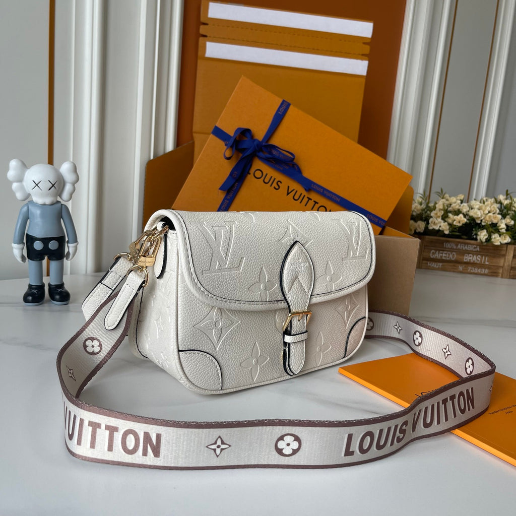 B1P36E38 Popular leather bag