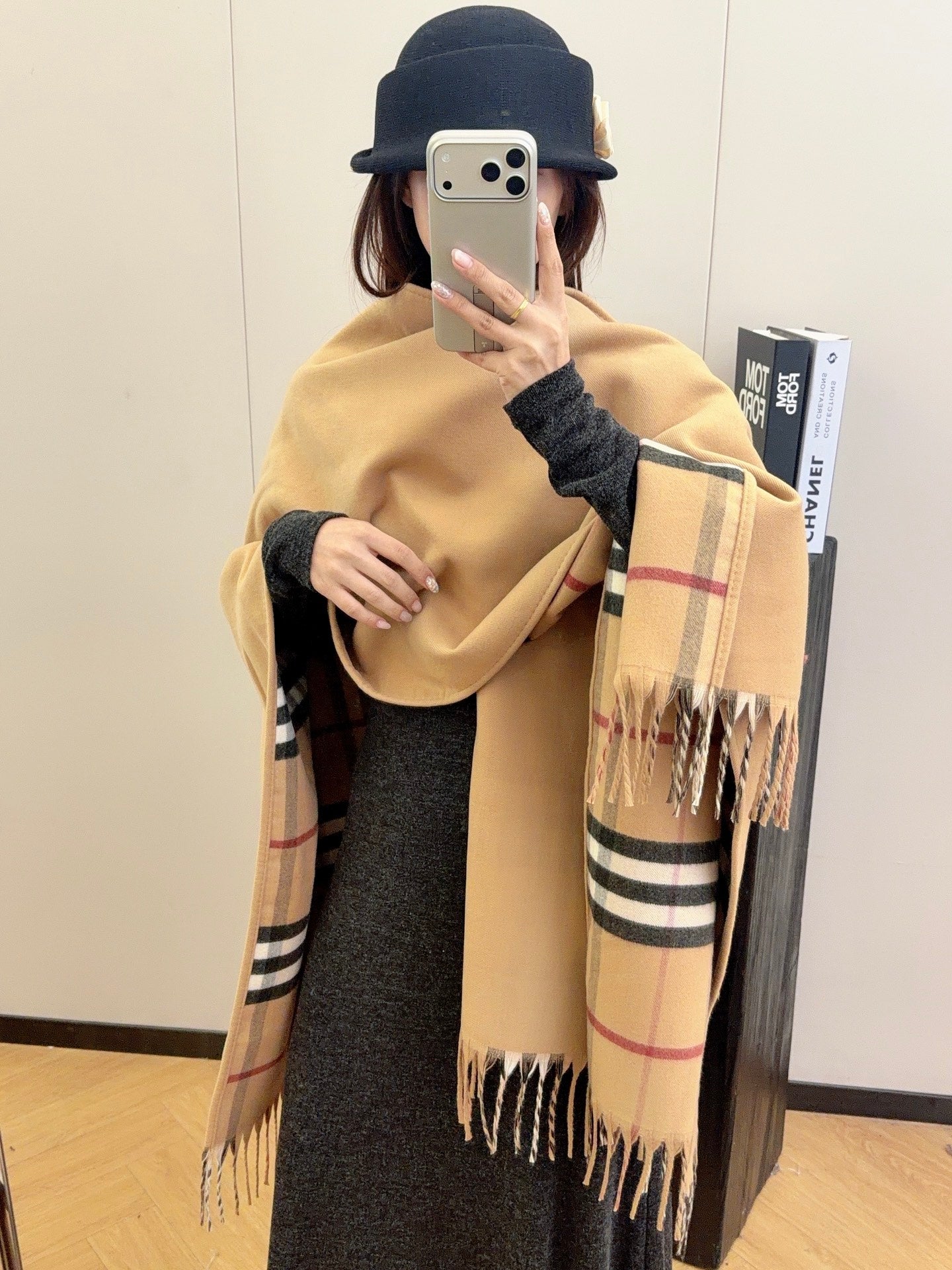 W1R86R61 Popular cape