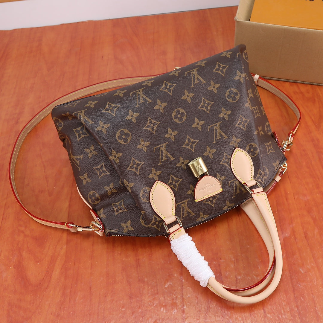 B12X43E126 Popular leather bag 