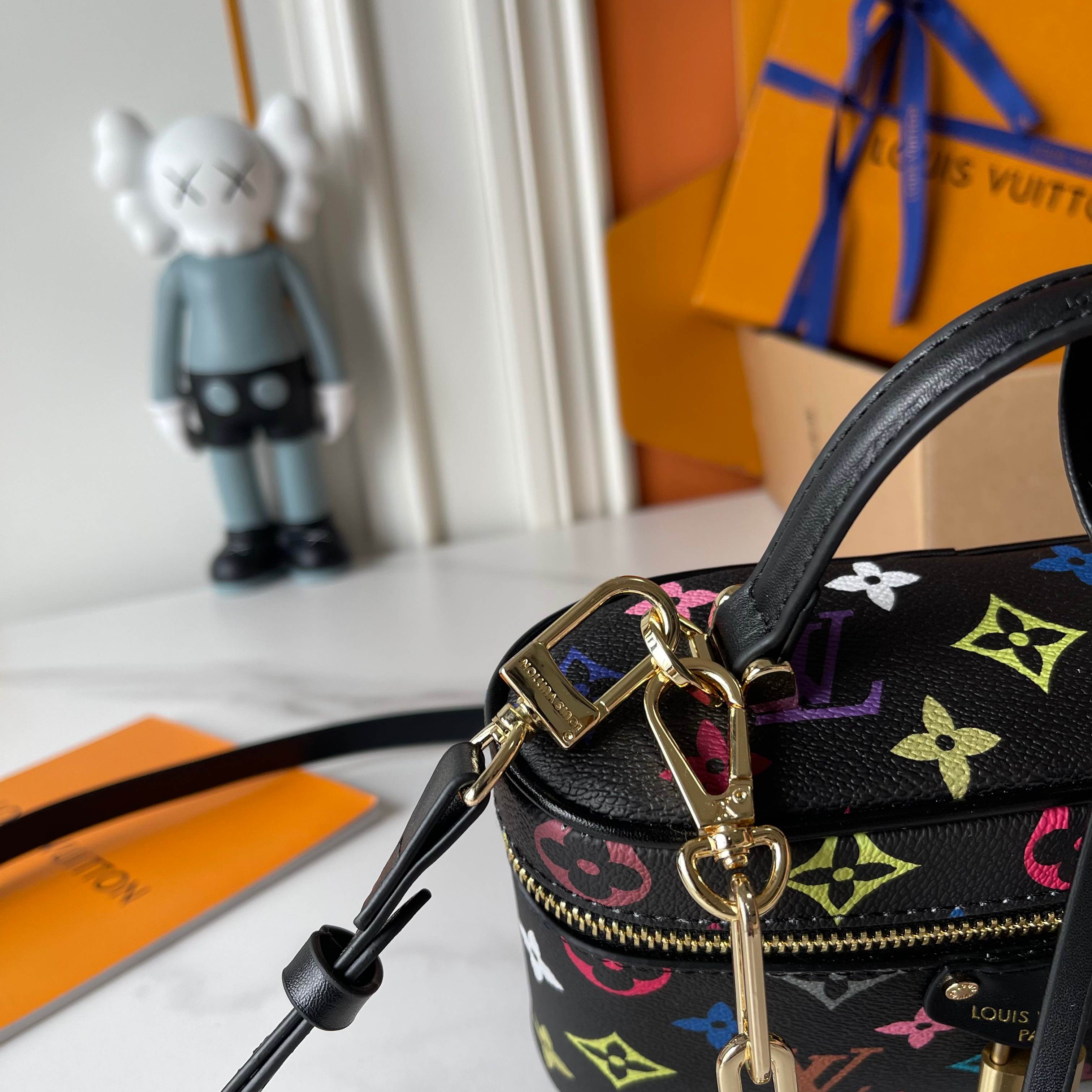 B1P46E38 Popular leather bag