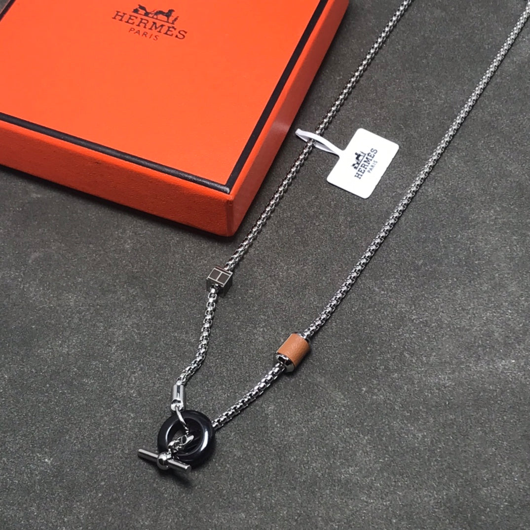 X1Q85H323X Popular Necklaces