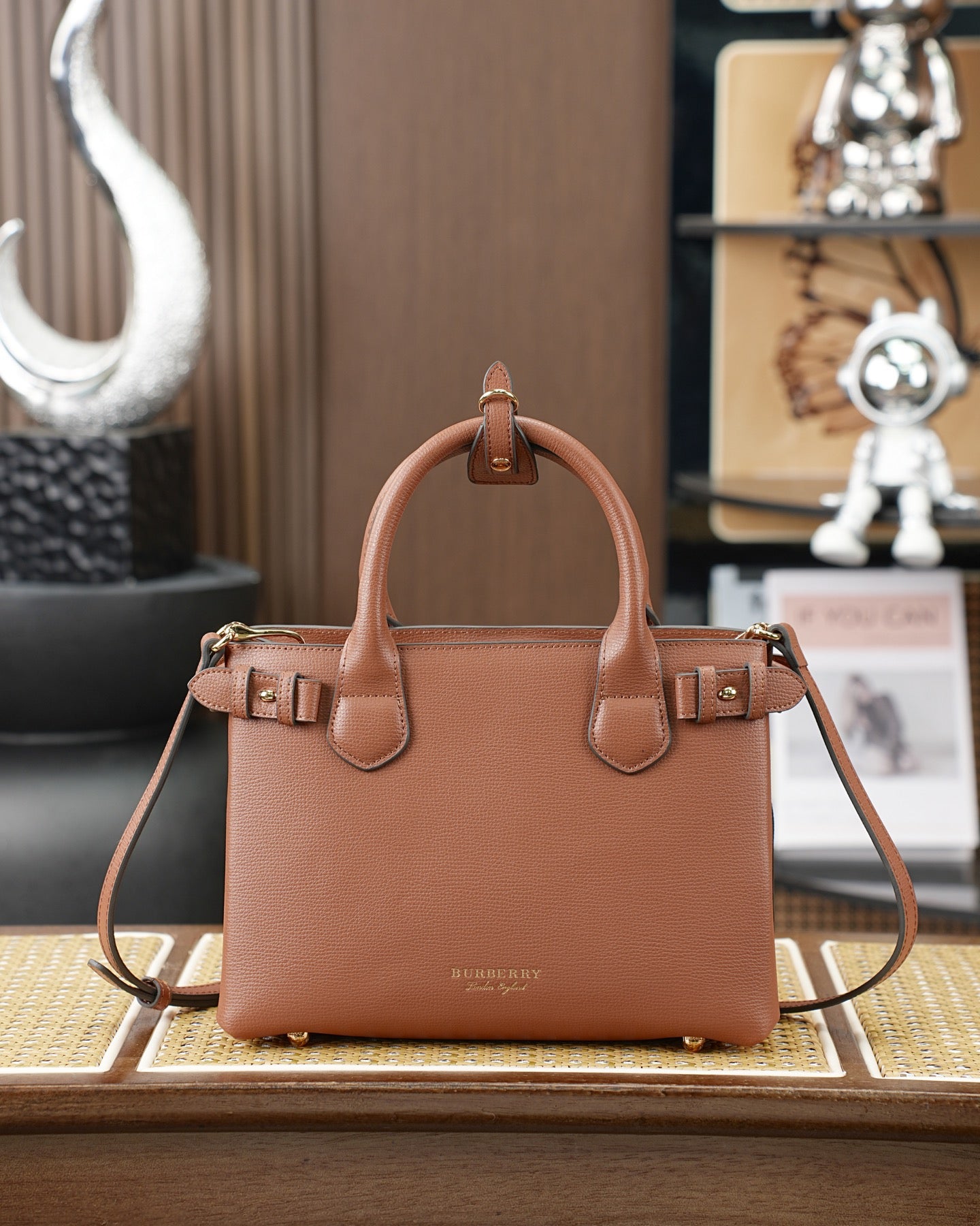 B1R76R20  Popular leather bag