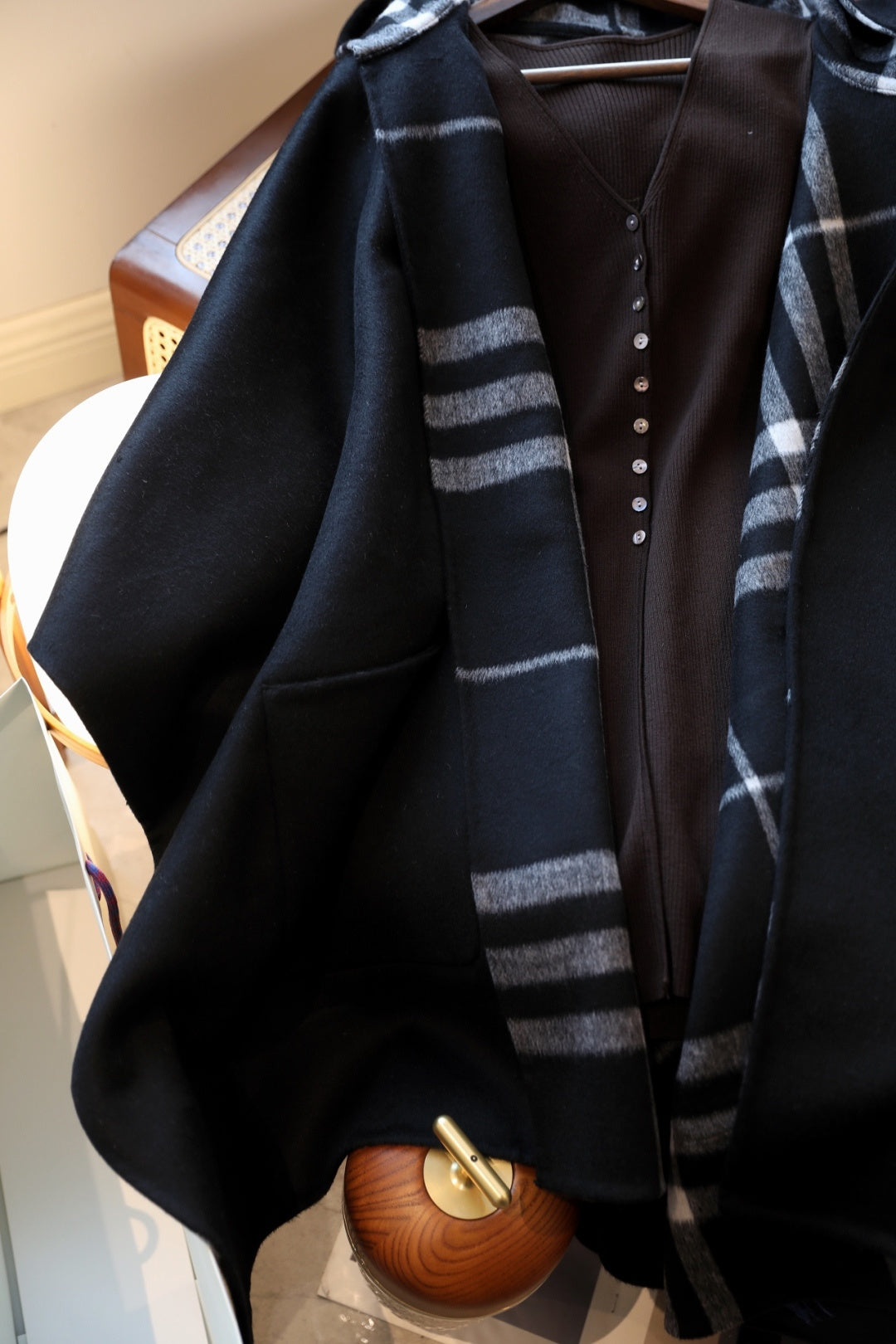 W1R86R16 Popular cape