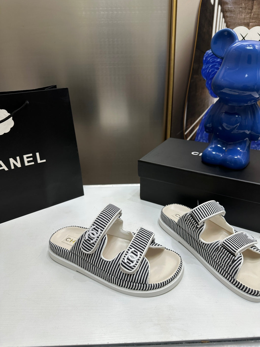 Z1R45C1  Popular sandals