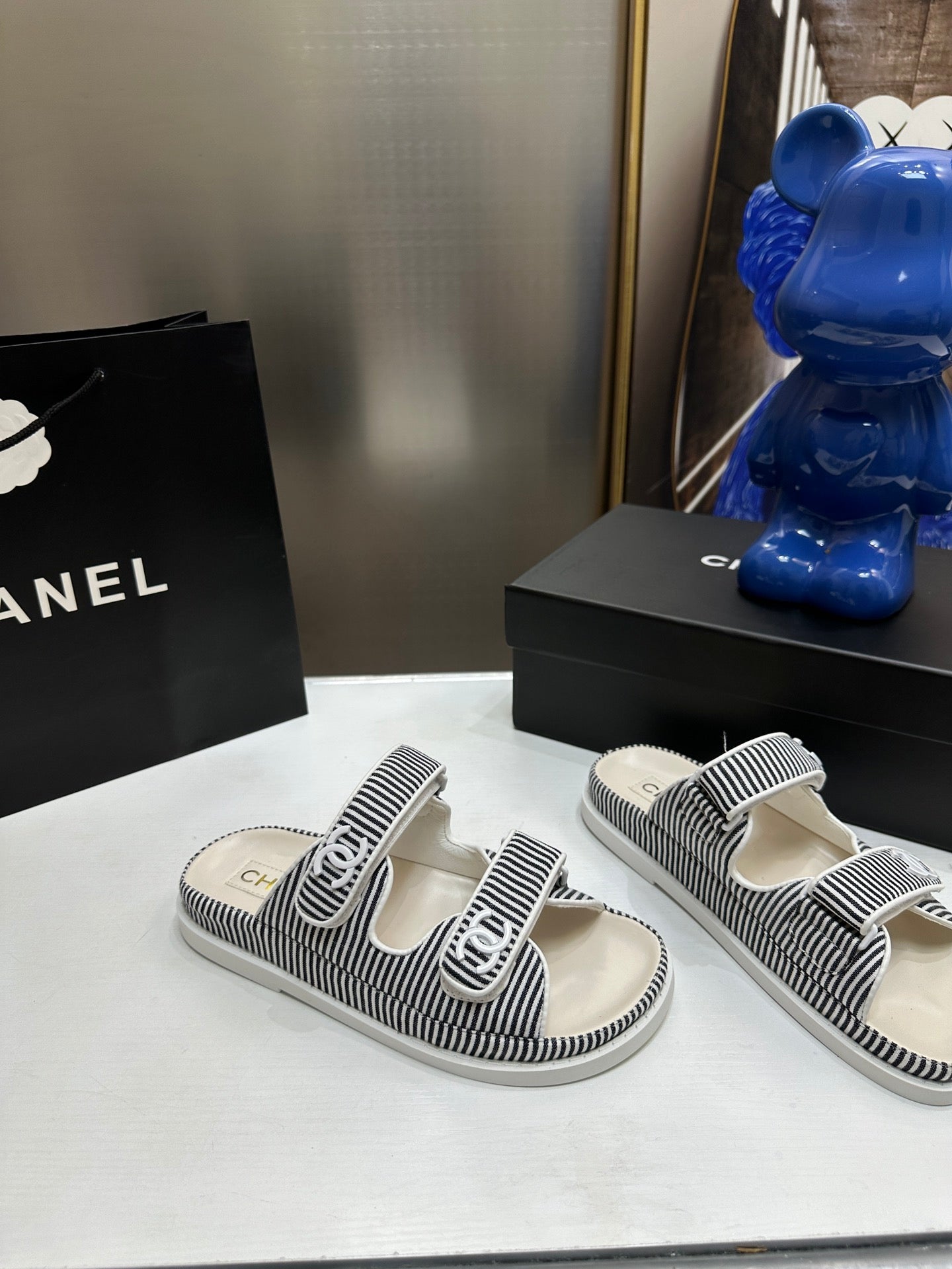 Z1R45C1  Popular sandals