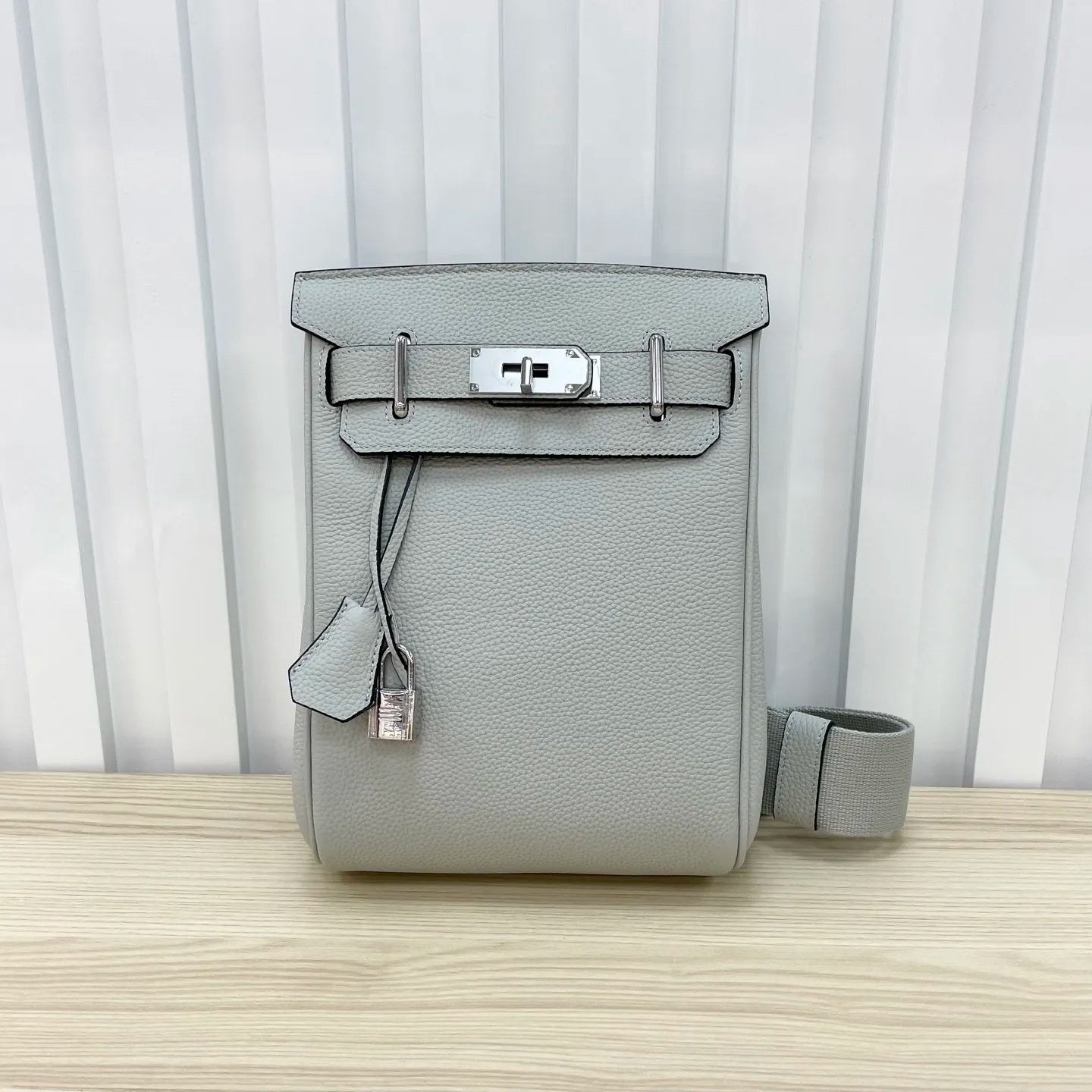 B1P36H45 Popular leather bag