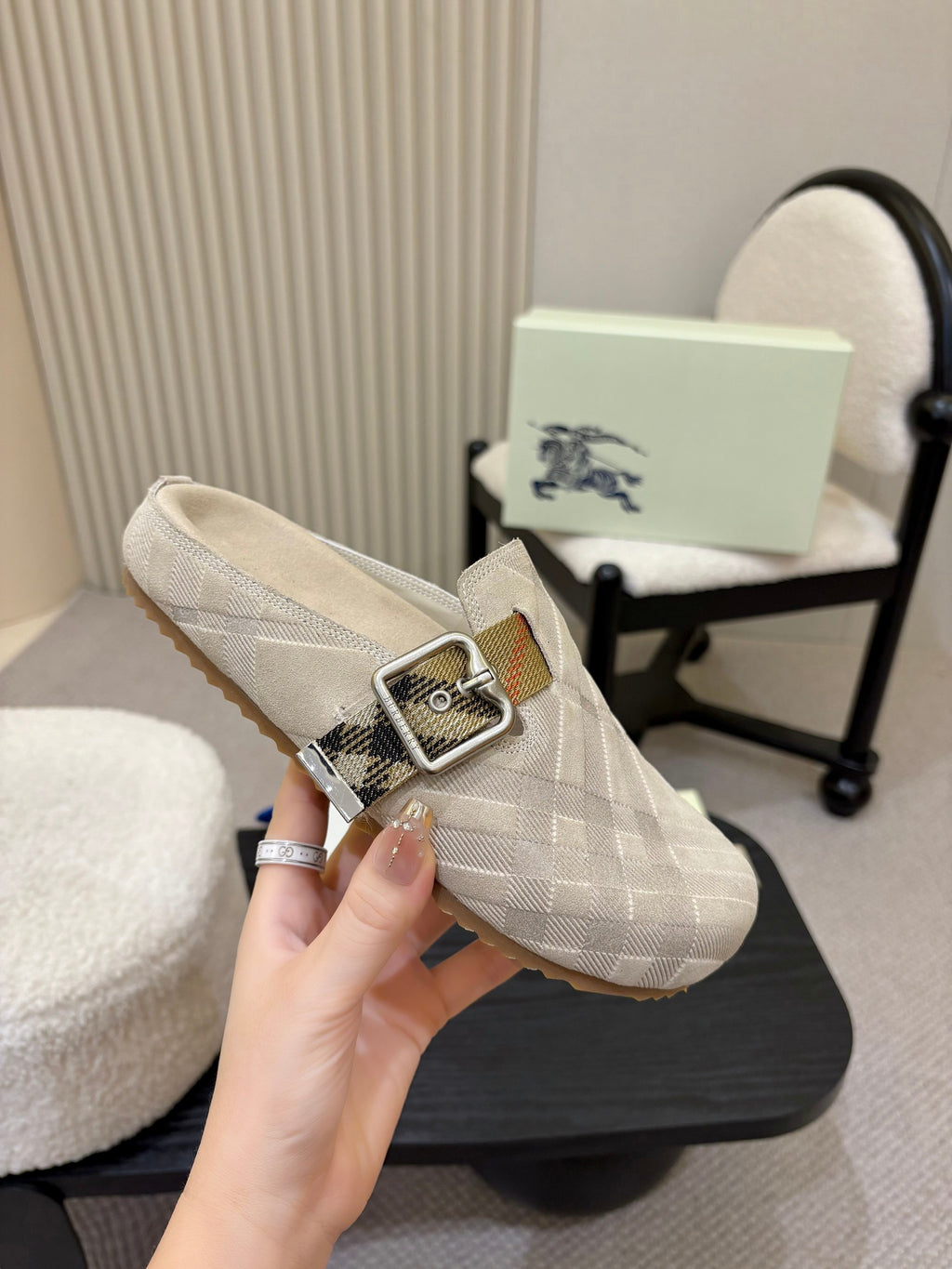 Z2N85R11 Popular high-quality shoes