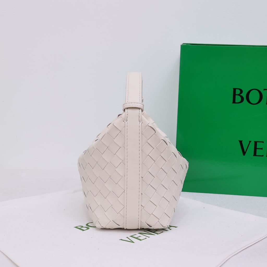 B1X76A10  Popular leather bag