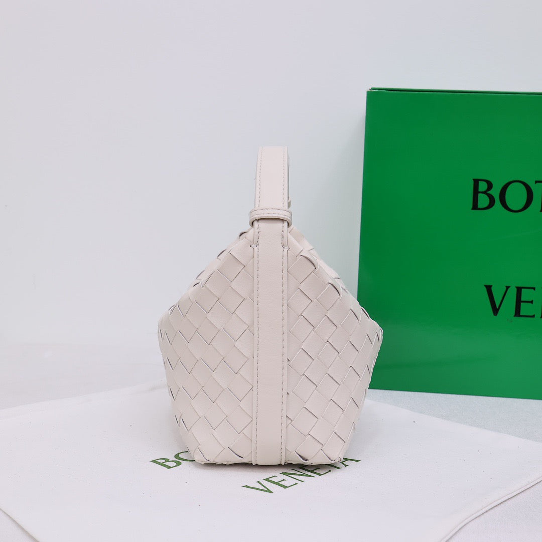 B1X76A10  Popular leather bag