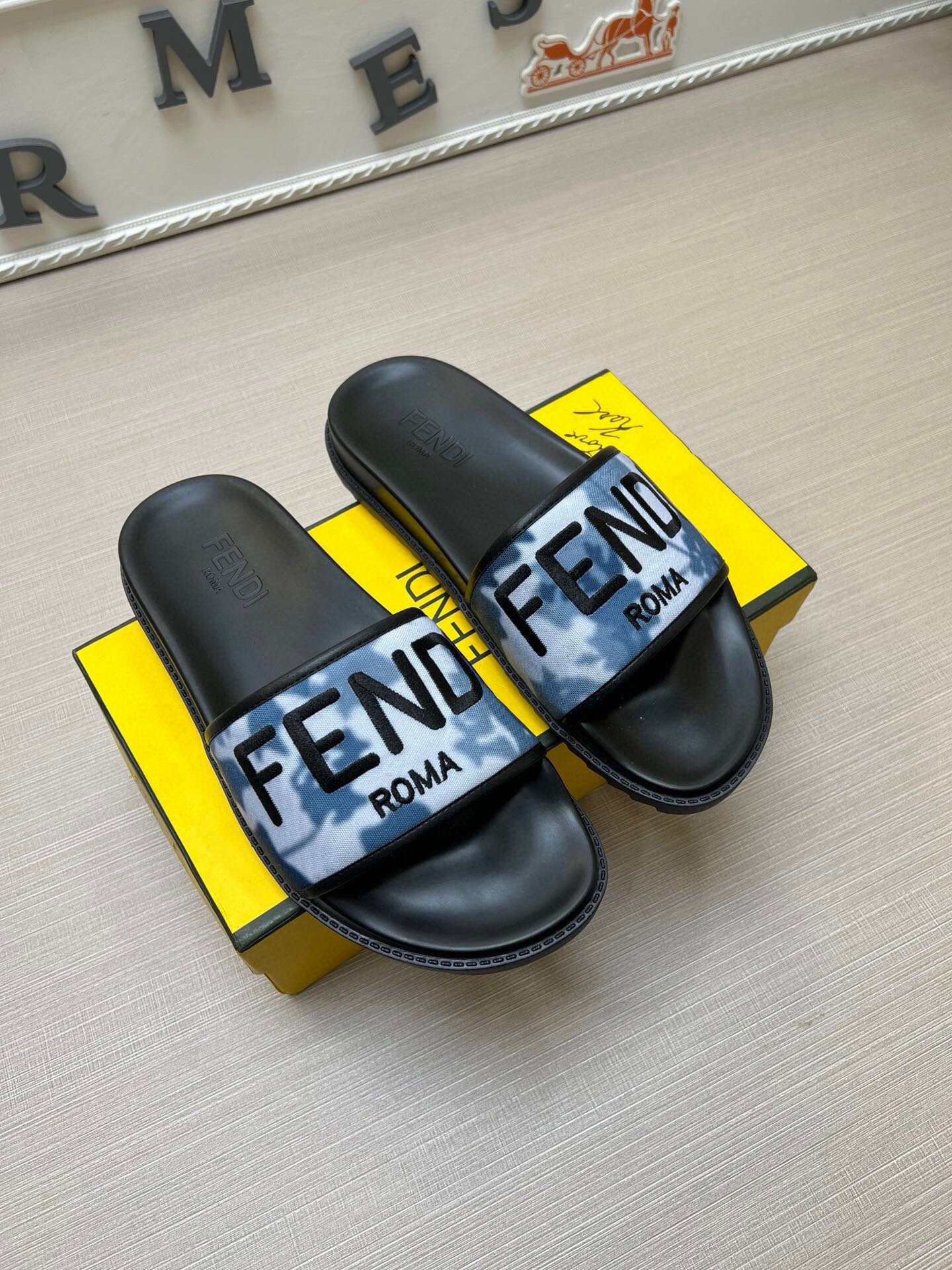 Z5ZF24 Popular slippers